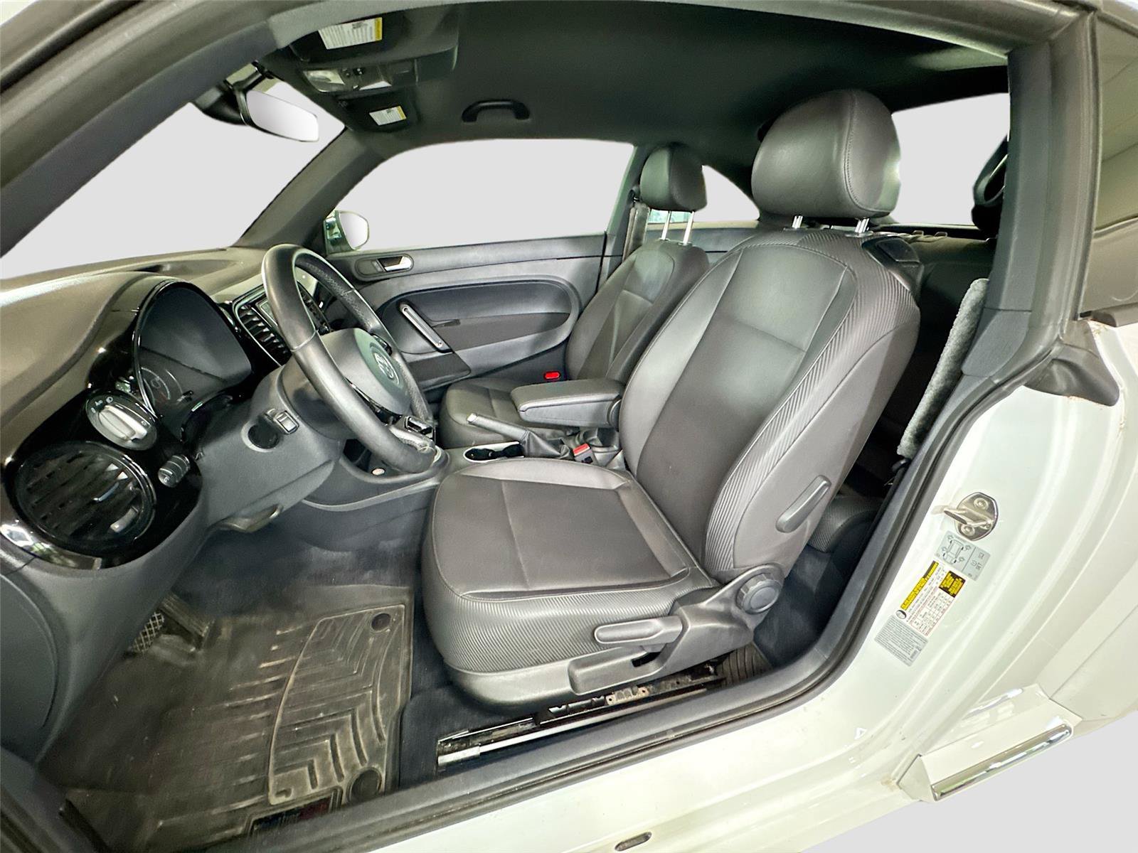 Used 2018 Volkswagen Beetle 2.0T FWD image 10