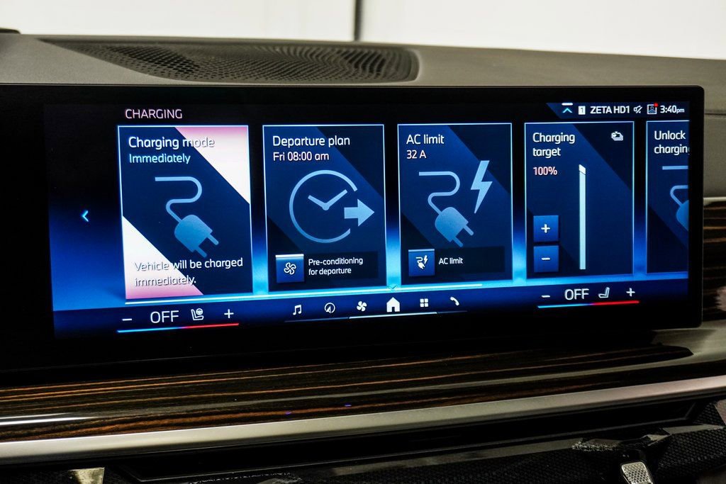 Used 2025 BMW X5 xDrive50e AWD/4WD image 23