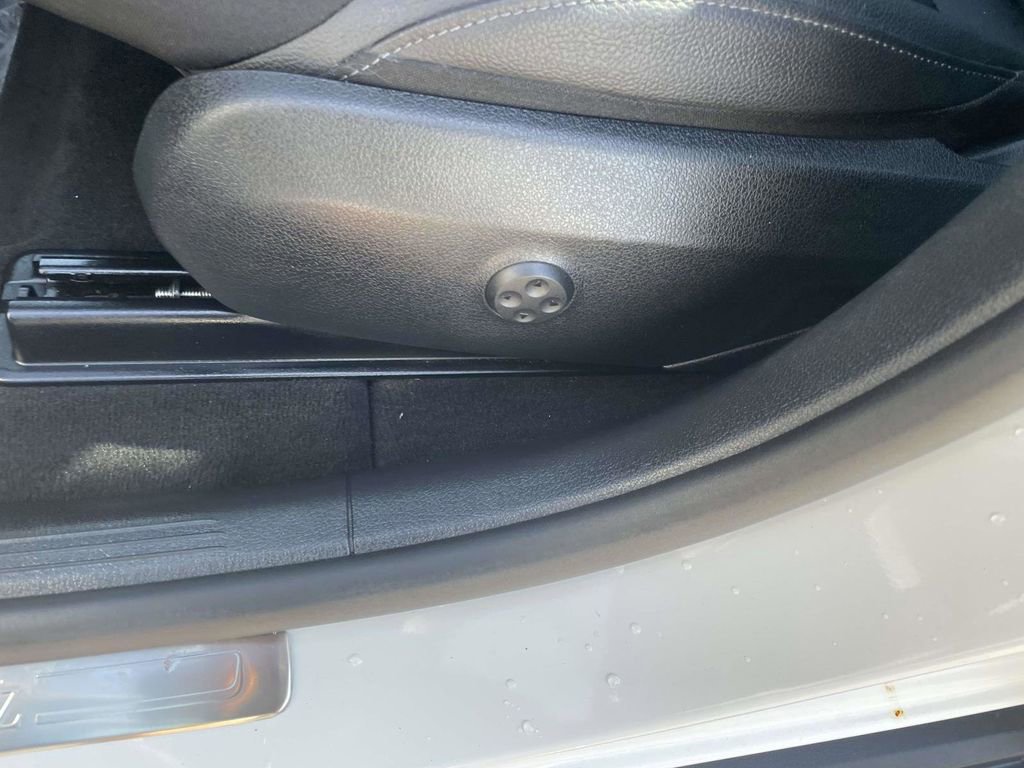 Used 2024 Mercedes-Benz GLC 300 4MATIC image 28