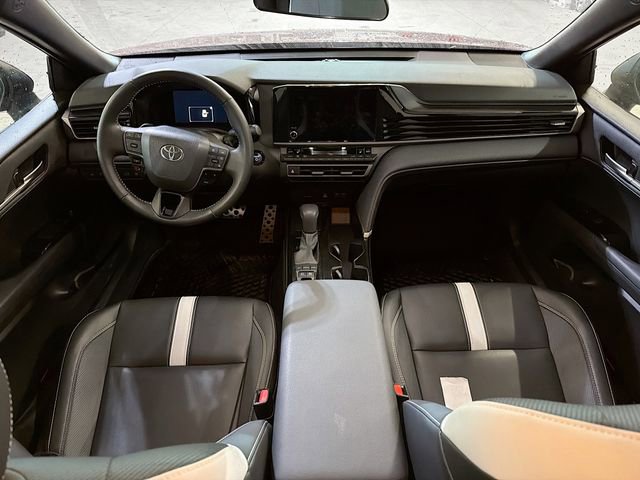 Used 2025 Toyota Camry SE image 10