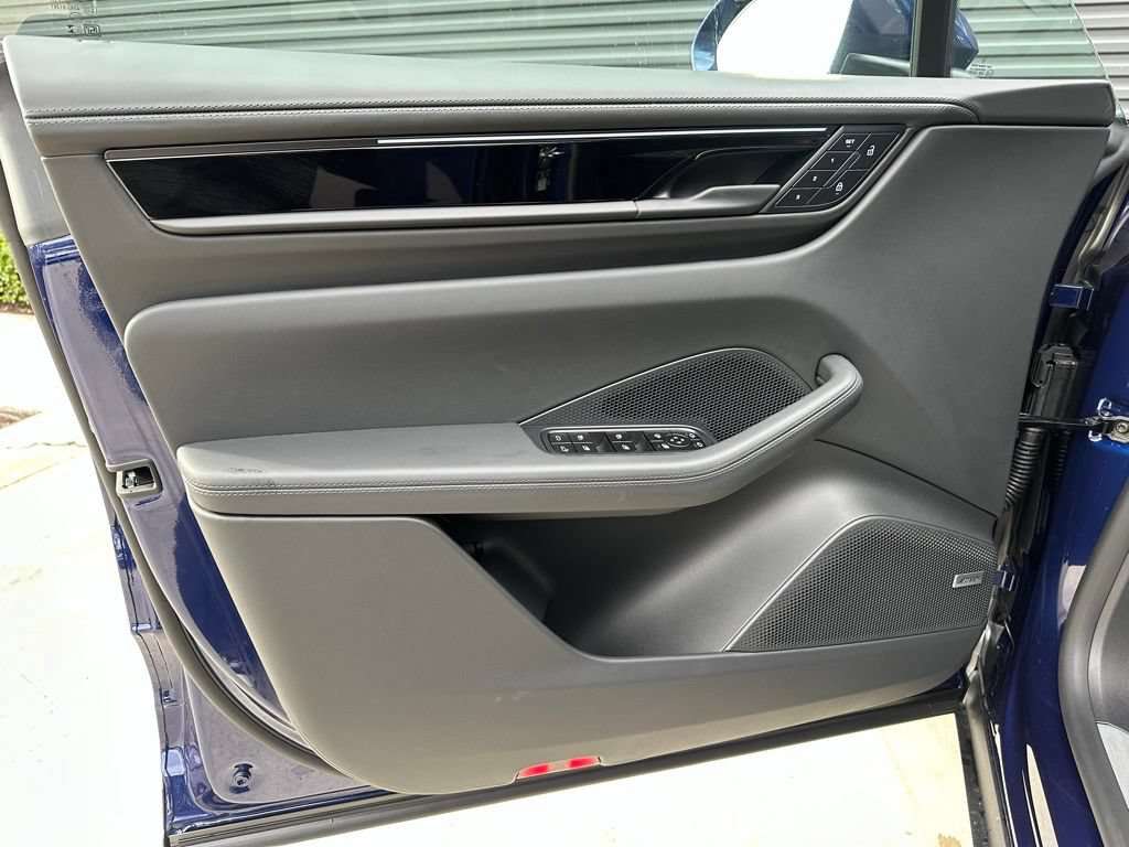 Used 2026 Porsche Macan Electric RWD image 19
