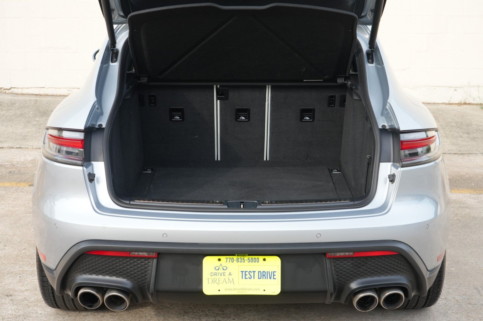 Used 2023 Porsche Macan S AWD/4WD image 10