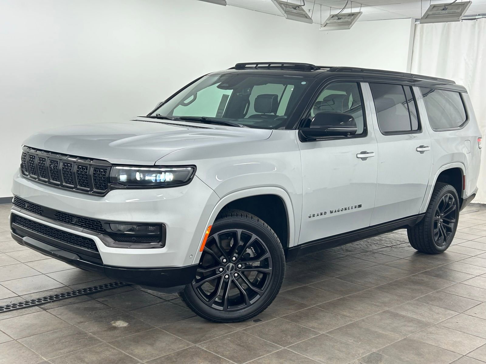 Used 2024 Jeep Grand Wagoneer L Series II w/ Quick Order Packagew 28T image 1