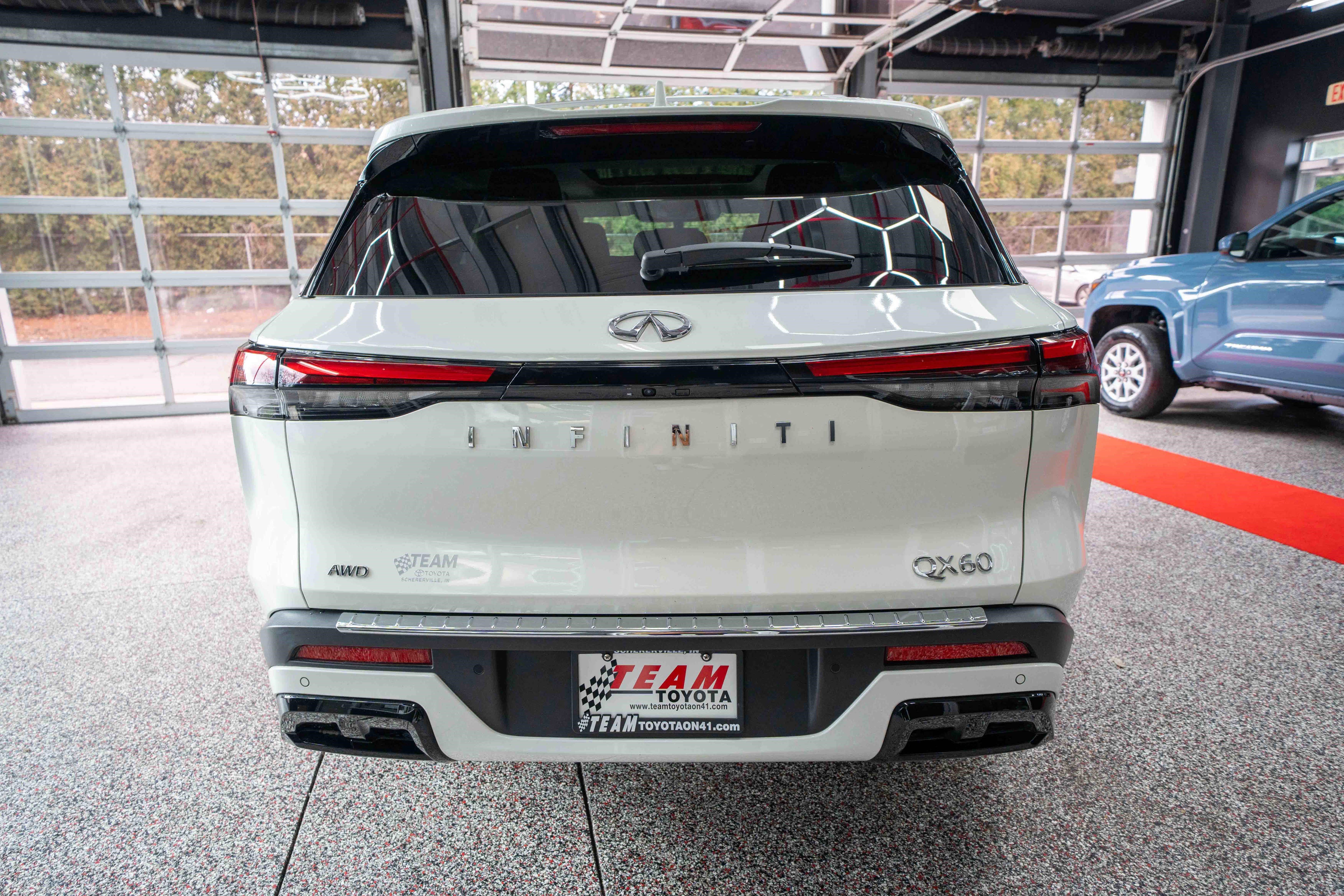 Used 2023 INFINITI QX60 Luxe w/ Cargo Package image 3