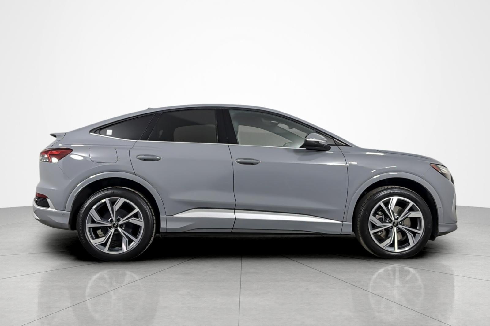 Used 2023 Audi Q4 e-tron Prestige AWD/4WD image 6