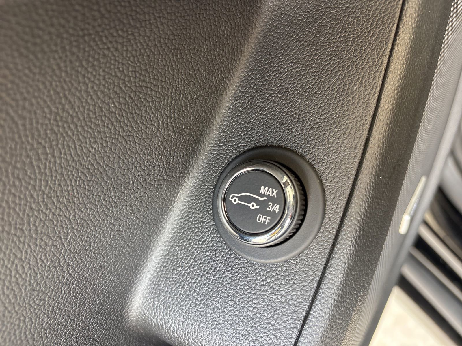 Used 2022 Chevrolet Traverse Premier w/ Redline Edition FWD image 14