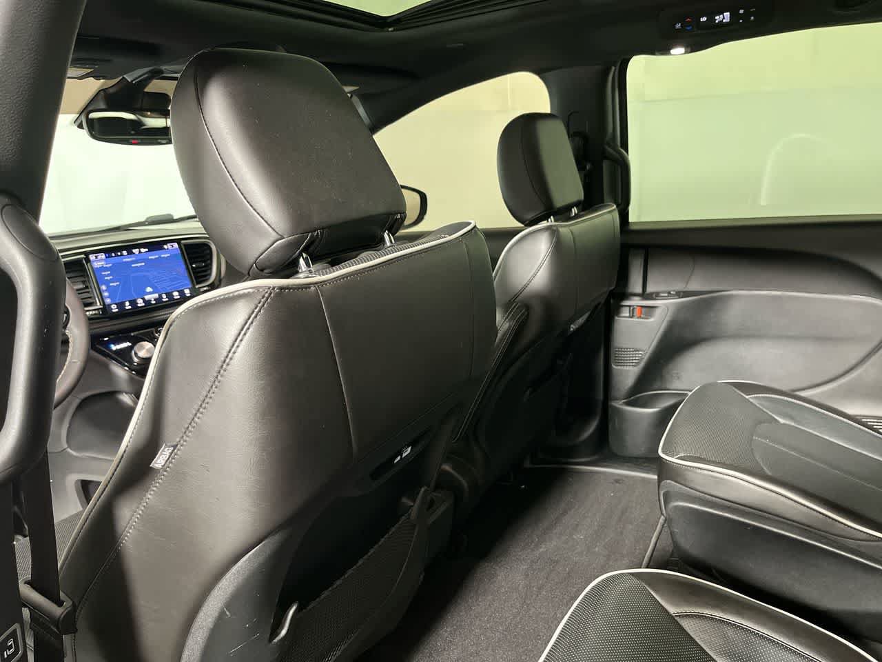 Used 2024 Chrysler Pacifica Premium FWD image 26