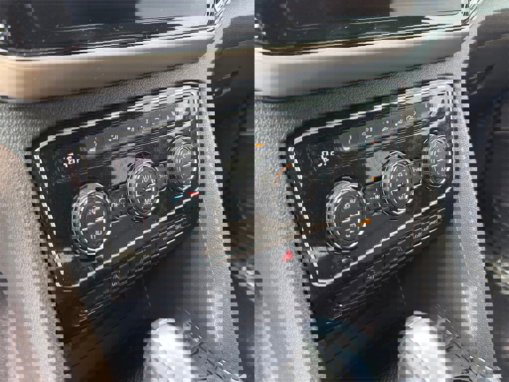 Used 2023 Volkswagen Atlas Cross Sport SE w/ Panoramic Sunroof Package image 16