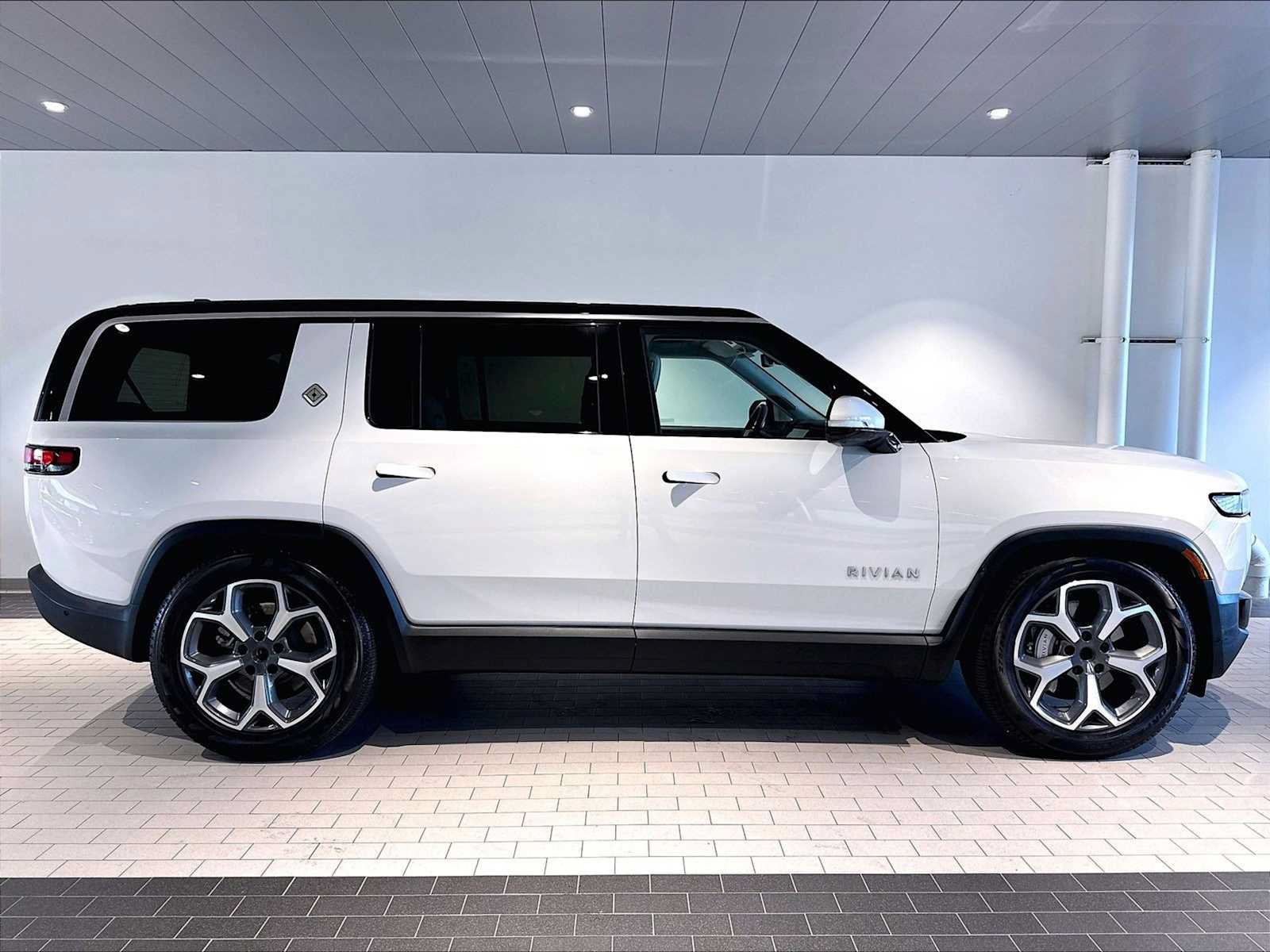 Used 2024 Rivian R1S Adventure Dual AWD/4WD image 12