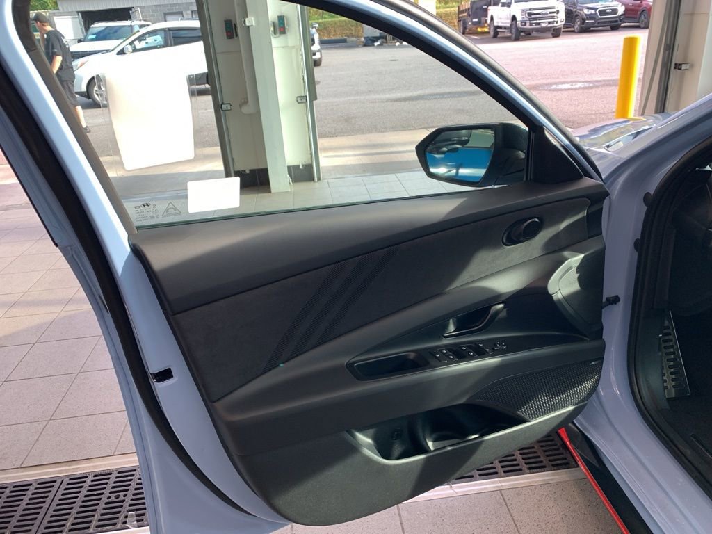 New 2025 Hyundai Elantra N image 4