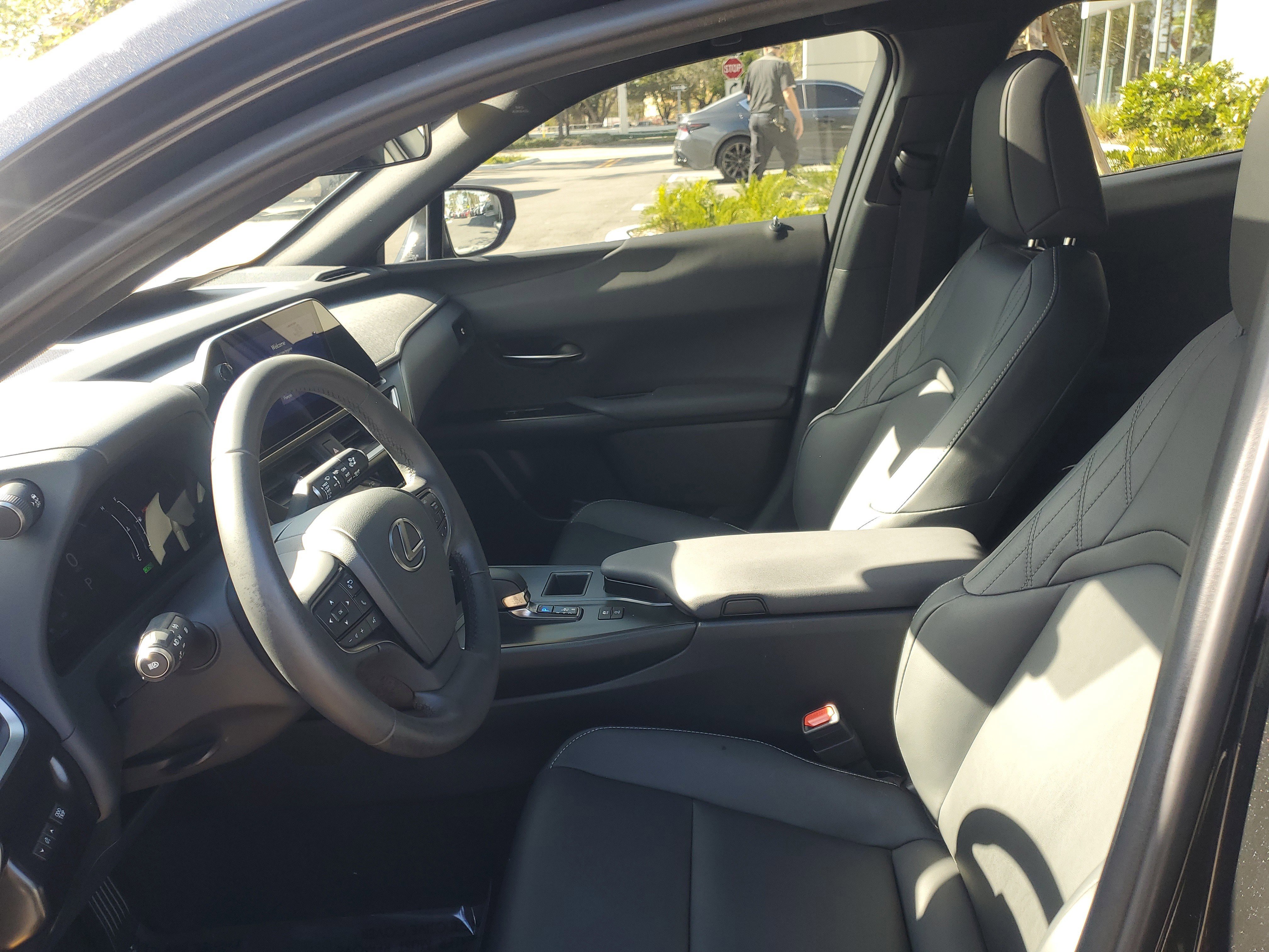 Used 2025 Lexus UX 300h FWD image 14