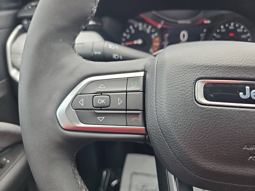 Used 2023 Jeep Compass Latitude AWD/4WD image 17