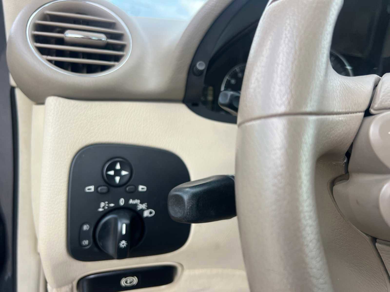 Used 2009 Mercedes-Benz CLK 550 Base image 19