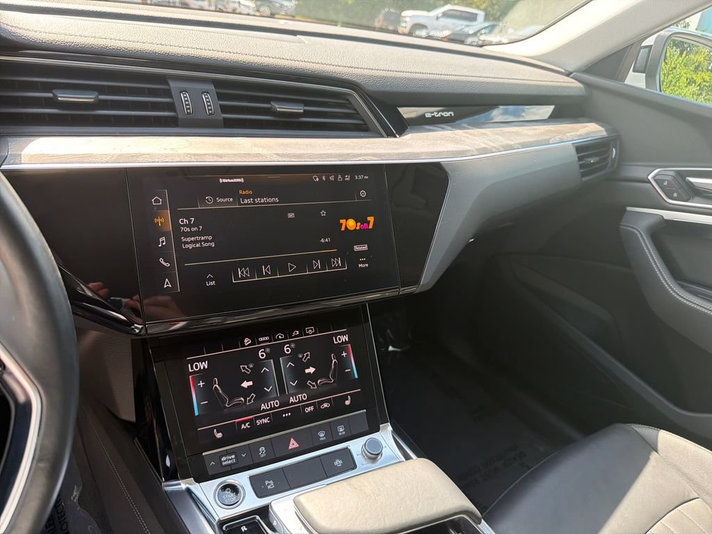 Used 2022 Audi e-tron Premium AWD/4WD image 29