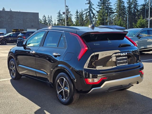 Used 2023 Kia Niro SX image 3