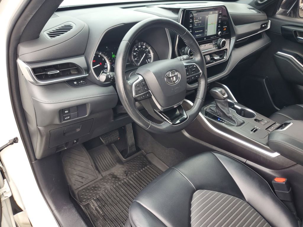 Used 2021 Toyota Highlander XSE image 19