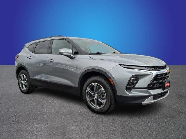 Used 2025 Chevrolet Blazer LT w/ Sound & Technology Package FWD image 3