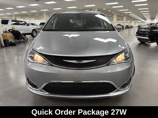 Used 2019 Chrysler Pacifica Touring Plus FWD image 2