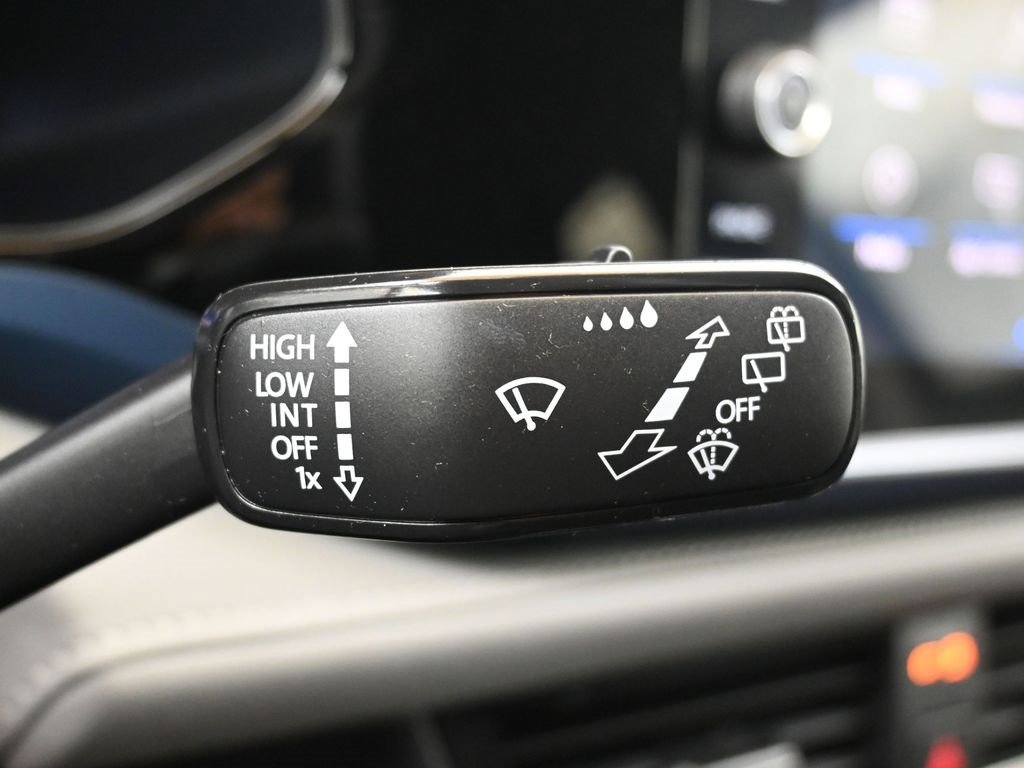 Certified 2024 Volkswagen Taos SE image 29