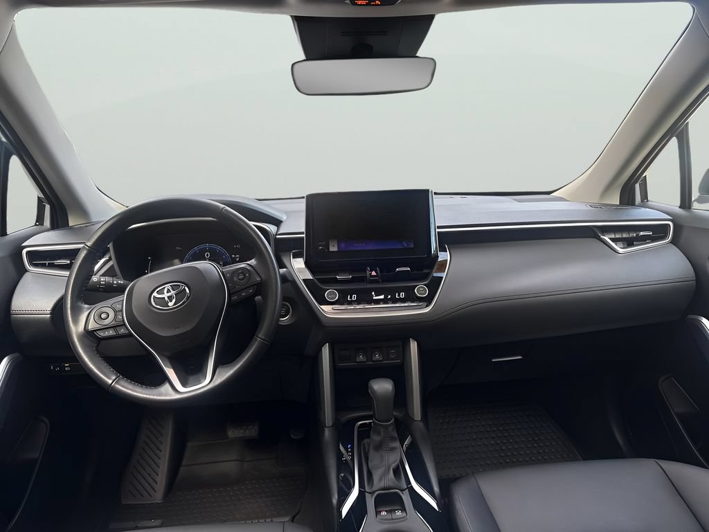 Used 2023 Toyota Corolla Cross XLE w/ Convenience Package AWD/4WD image 15