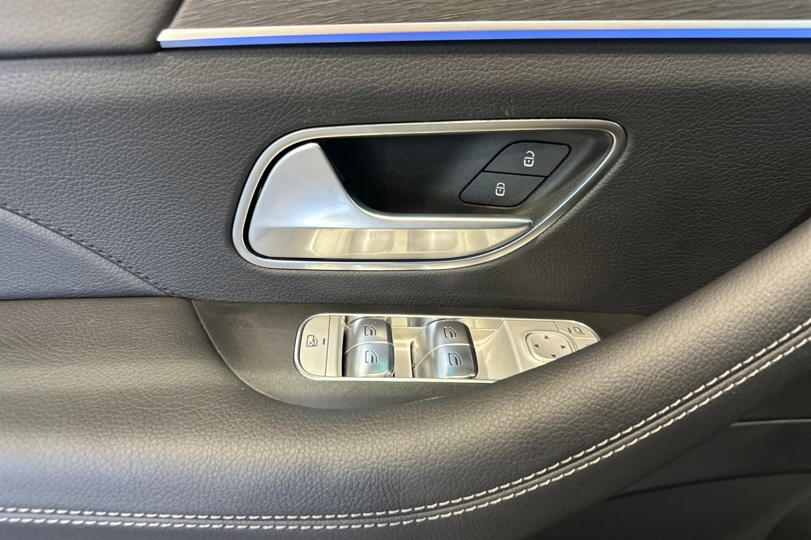 New 2025 Mercedes-Benz GLS 450 4MATIC image 11