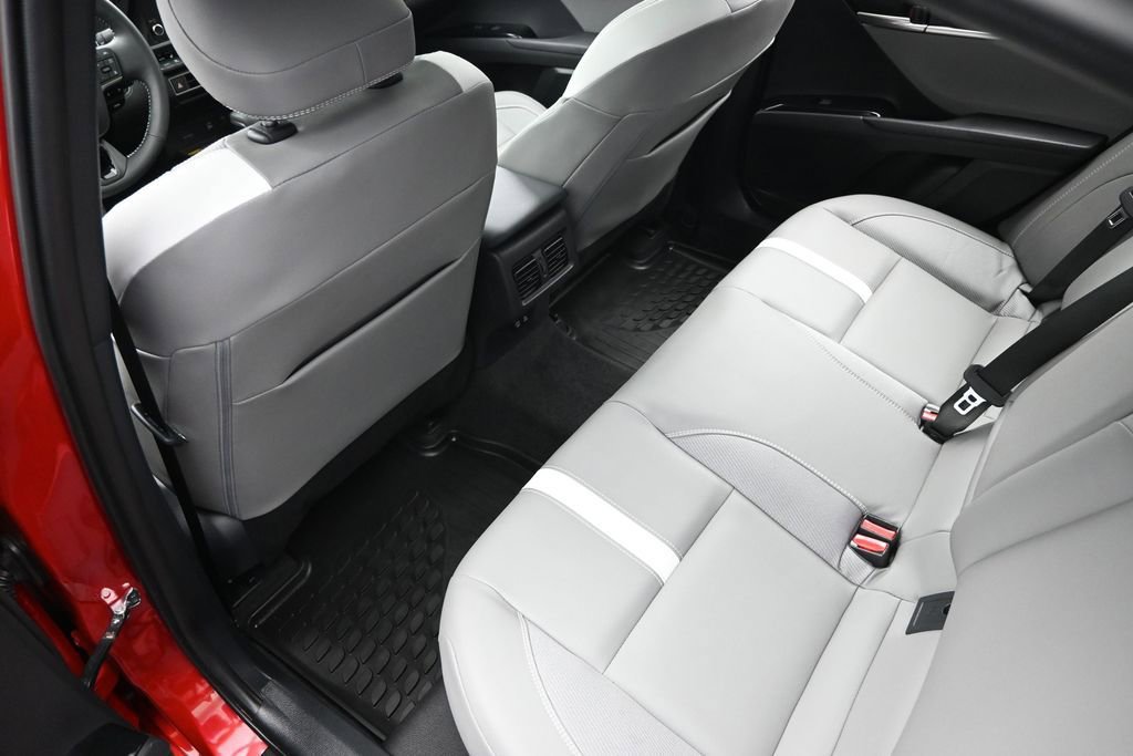 Used 2025 Toyota Camry SE w/ Convenience Package AWD/4WD image 28