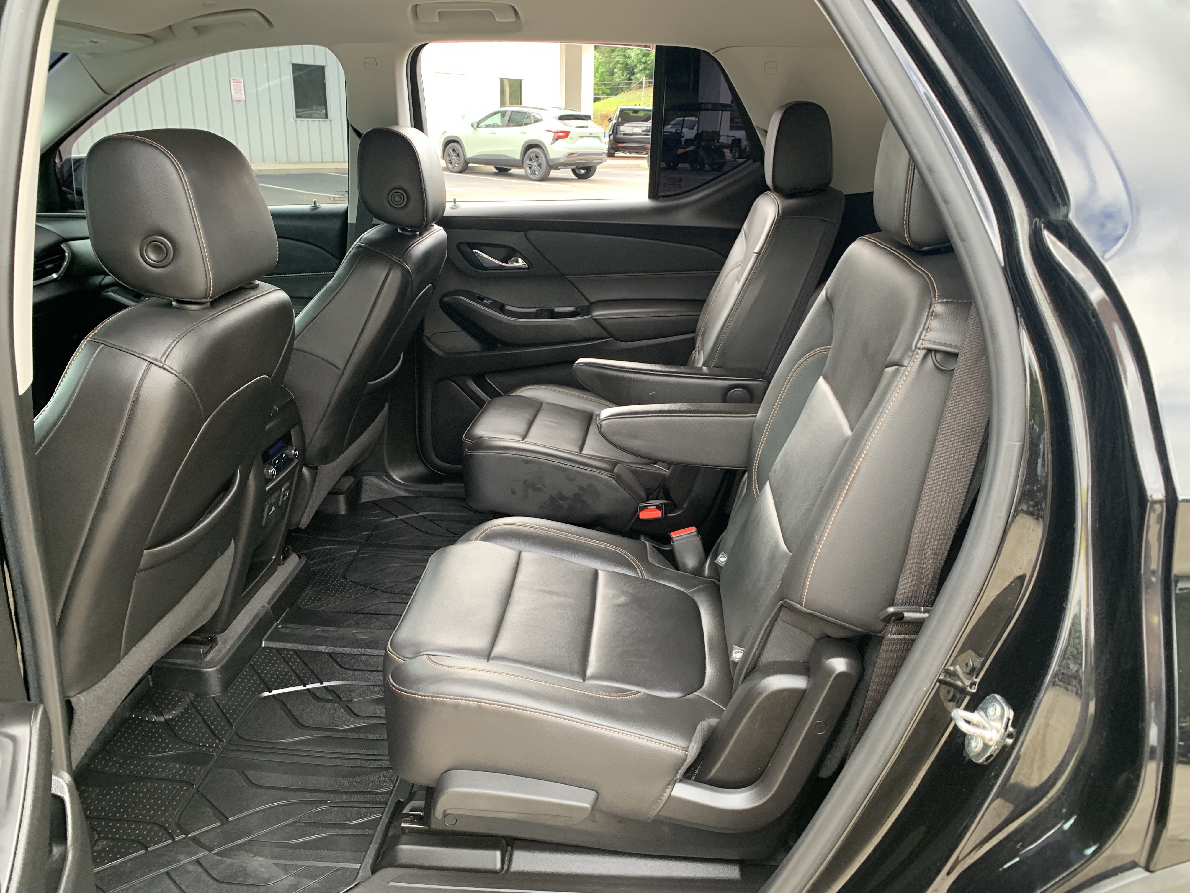 Used 2020 Chevrolet Traverse RS FWD image 41