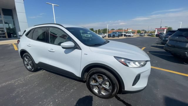 Used 2025 Ford Escape ST-Line Select AWD/4WD image 4