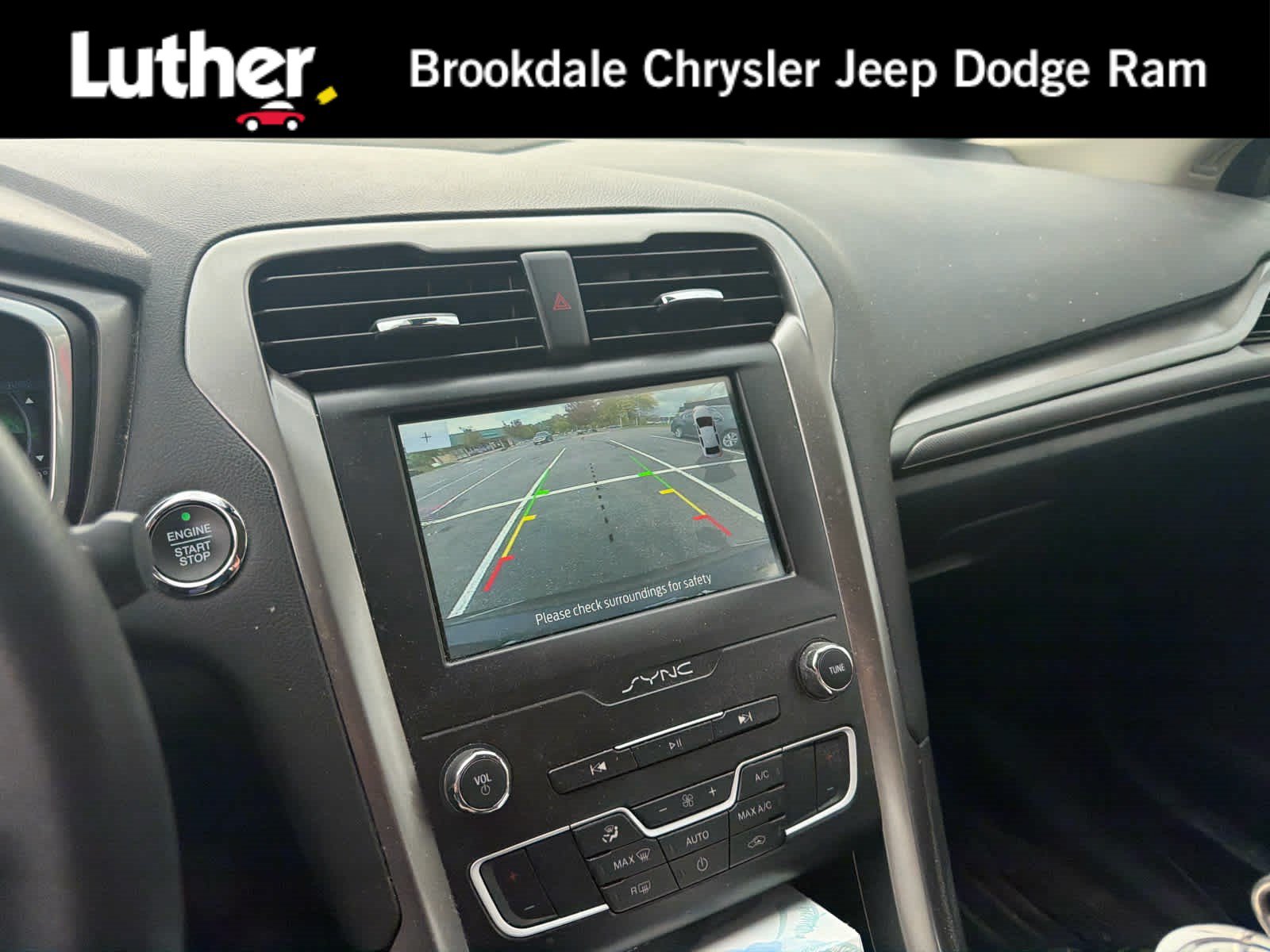 Used 2020 Ford Fusion SE FWD image 1