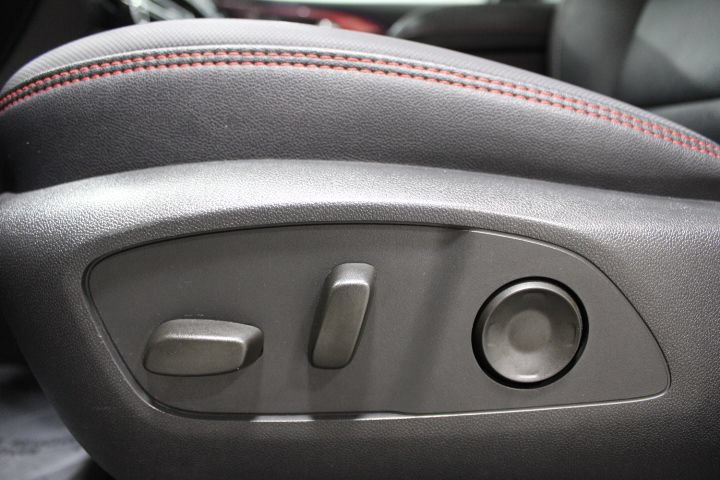 Used 2025 Chevrolet Traverse RS AWD/4WD image 21