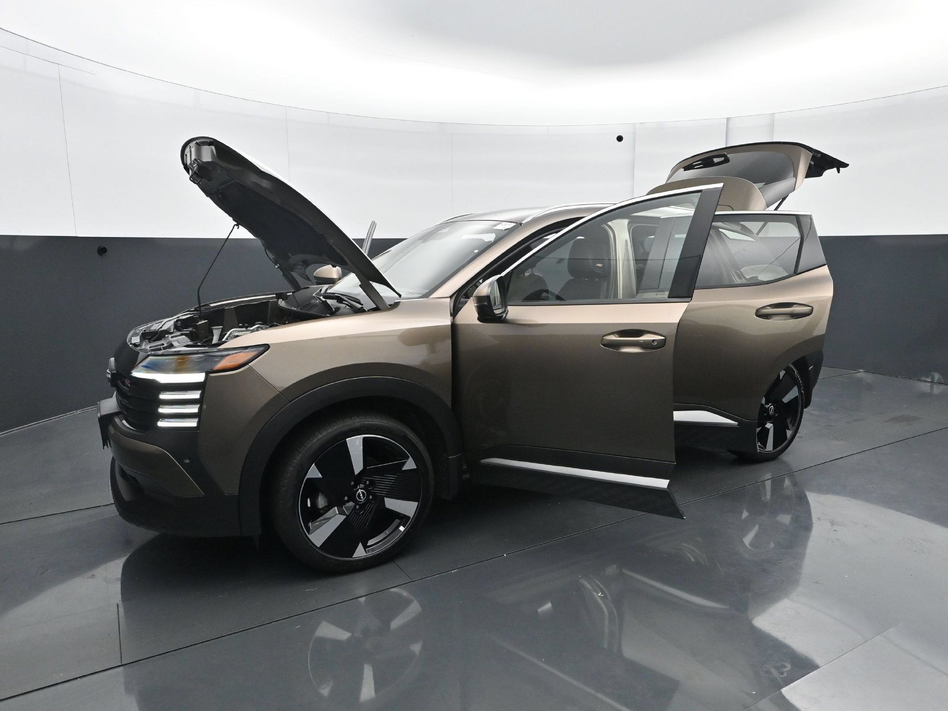 Used 2025 Nissan Kicks SR w/ SR Premium Package AWD/4WD image 29