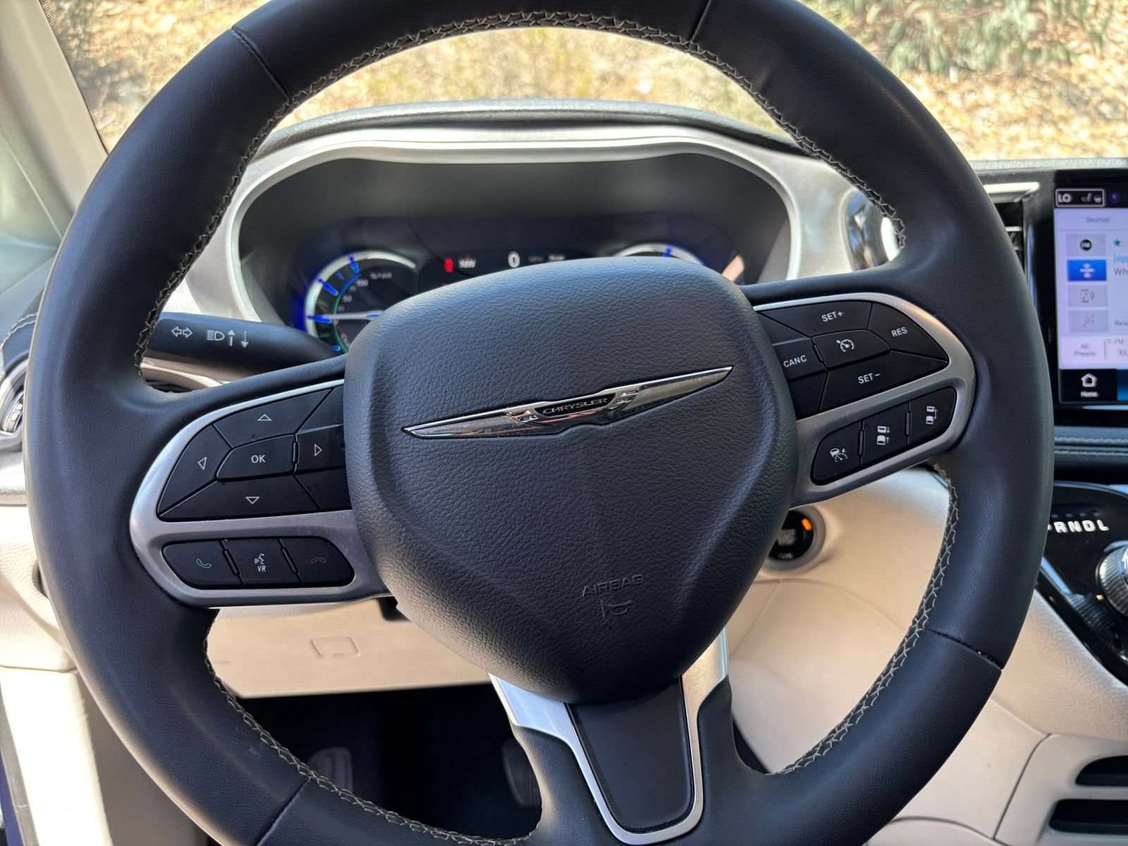 Used 2023 Chrysler Pacifica Touring-L FWD image 29