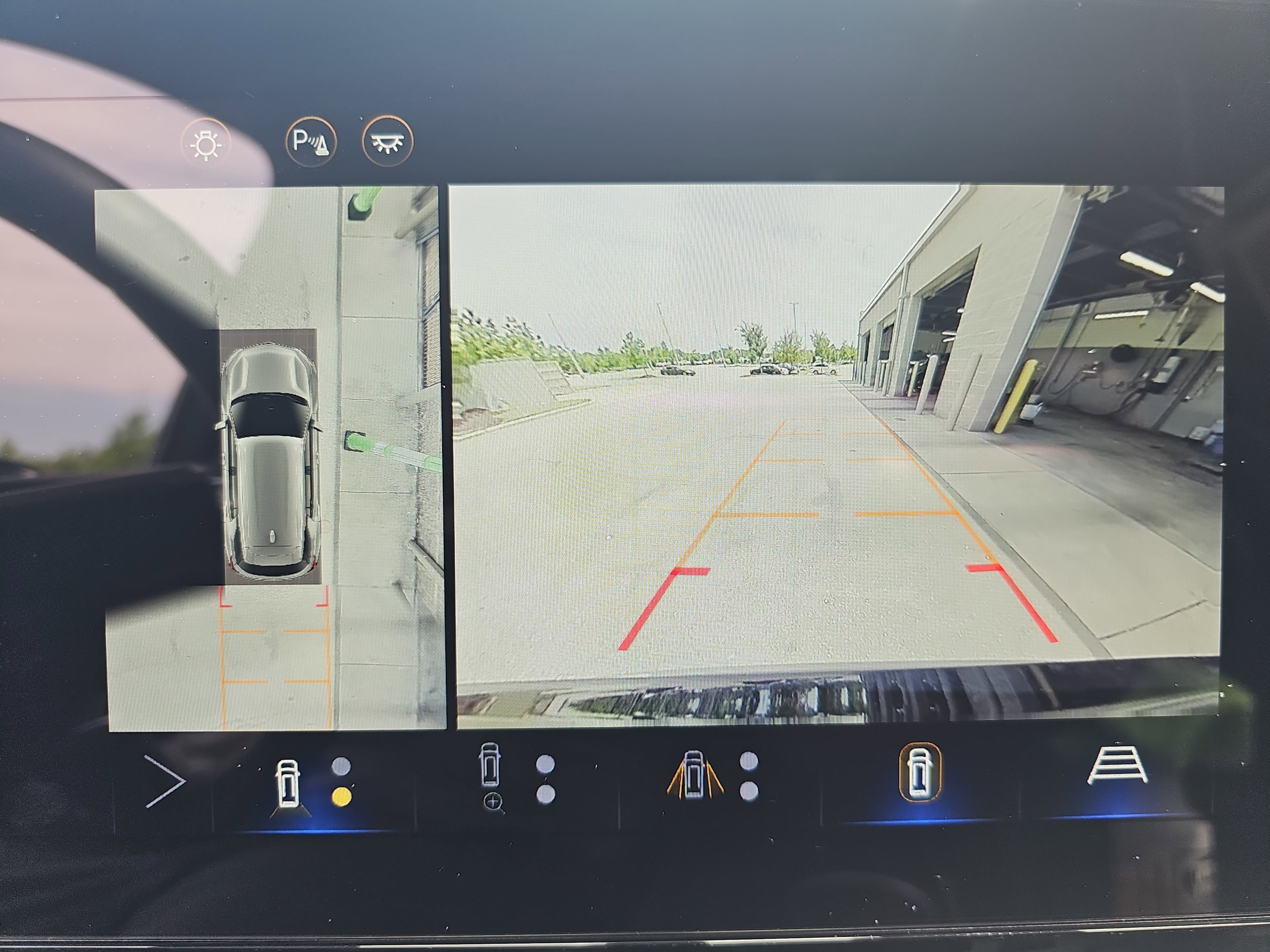 Used 2025 Chevrolet Equinox LT w/ Safety and Technology Package FWD image 23