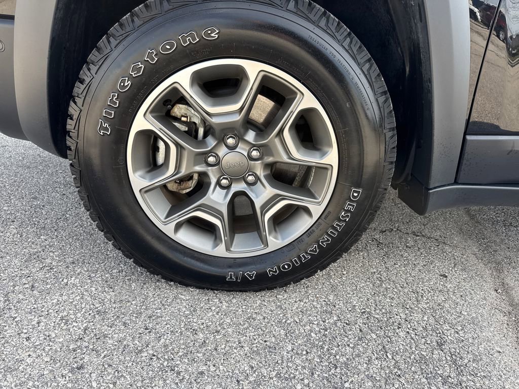 Used 2023 Jeep Cherokee Trailhawk w/ Premium Leather Package image 26