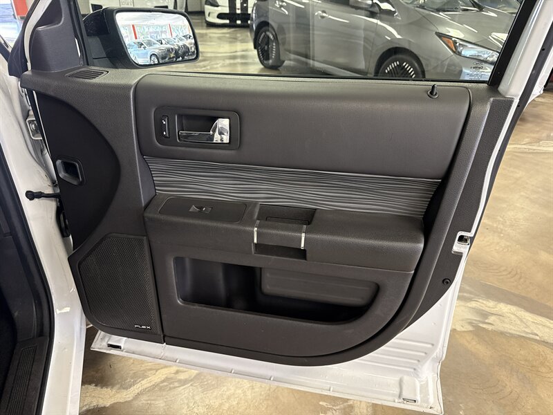 Used 2019 Ford Flex SEL w/ Equipment Group 202A FWD image 19