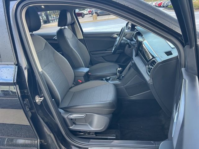 Certified 2025 Volkswagen Taos SE image 33