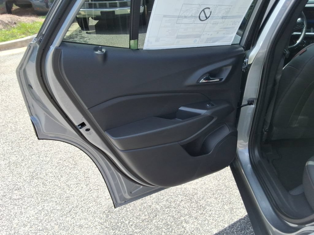 New 2026 Chevrolet Trax RS w/ Sunroof Package FWD image 15