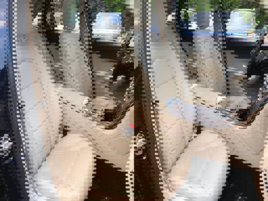 Used 2021 Mercedes-Benz GLC 300 4MATIC w/ Multimedia Package image 29