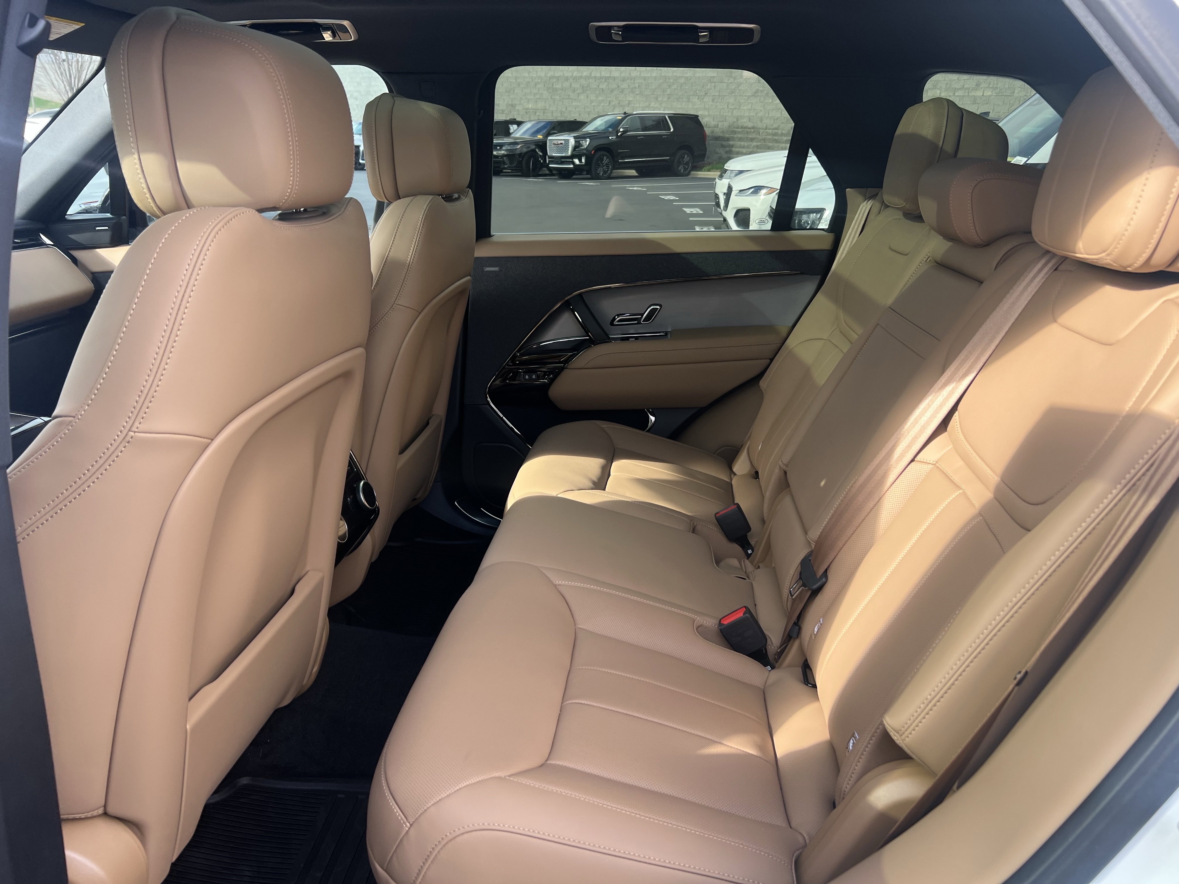 Certified 2025 Land Rover Range Rover Sport SE image 30