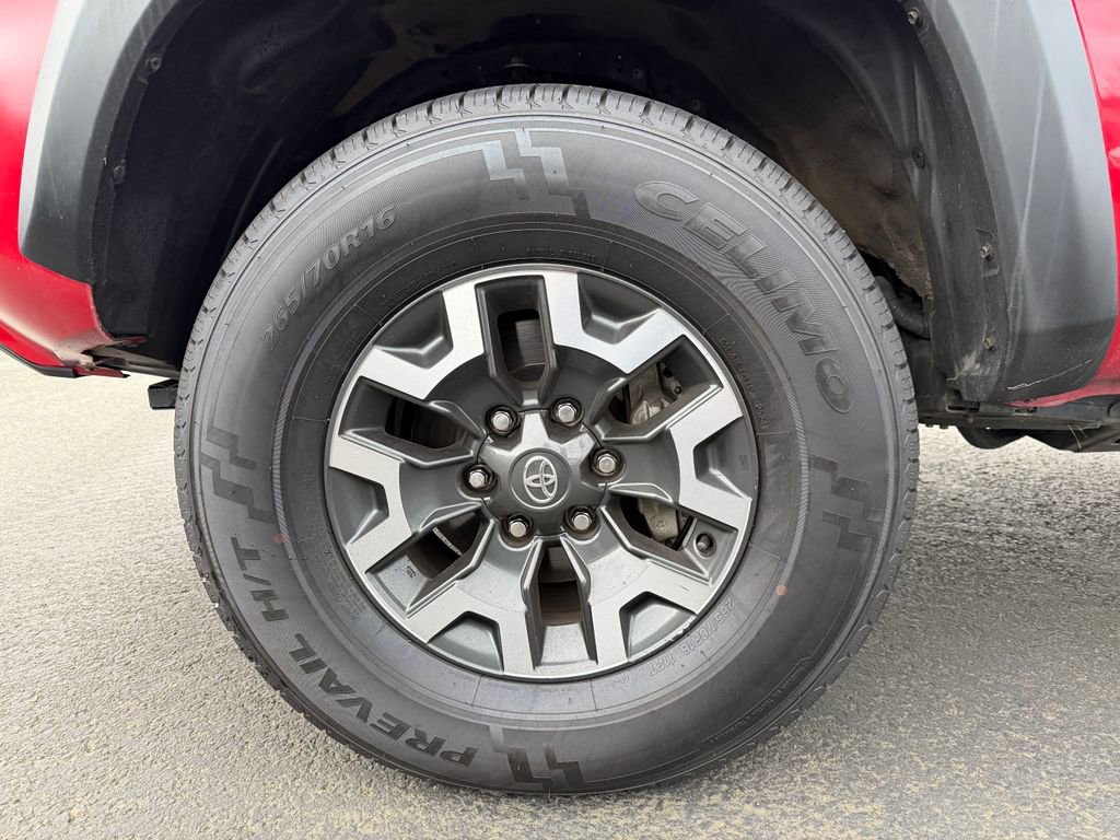 Used 2022 Toyota Tacoma TRD Off-Road image 11