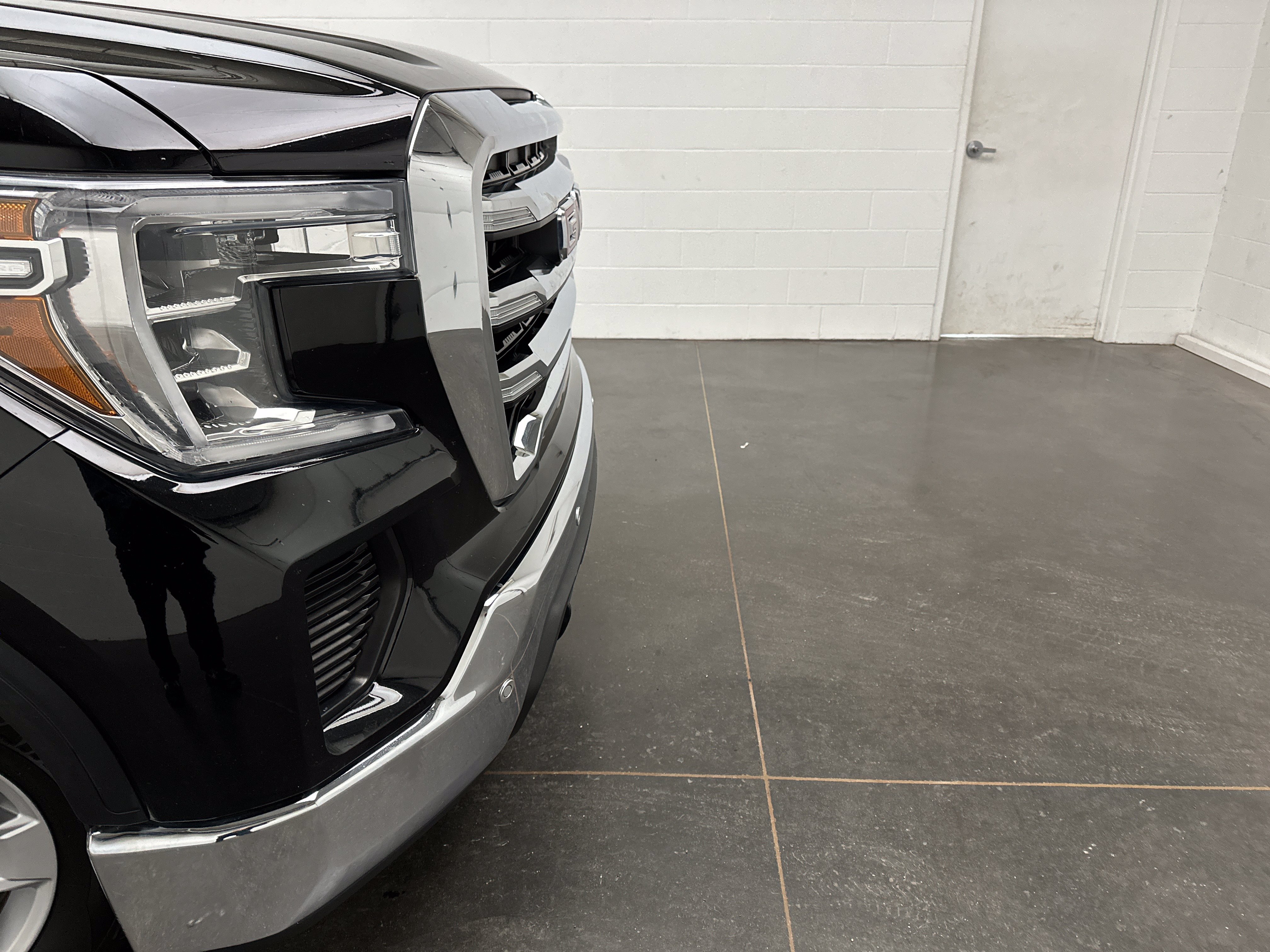 Used 2019 GMC Sierra 1500 SLE w/ SLE Convenience Package AWD/4WD image 2