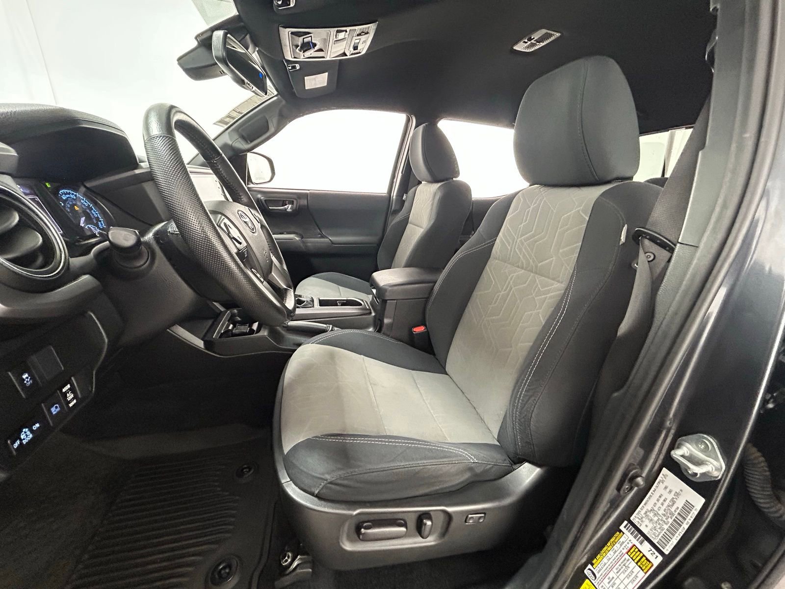 Used 2021 Toyota Tacoma TRD Off-Road w/ Technology Package image 28