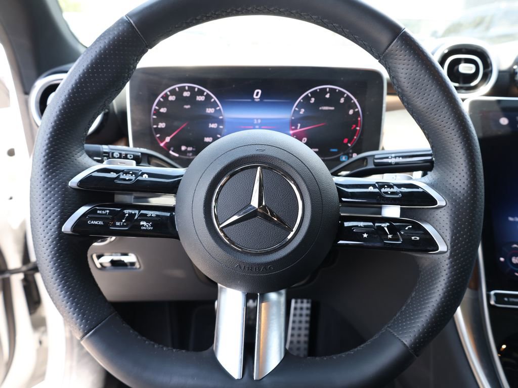 Used 2024 Mercedes-Benz GLC 300 image 32