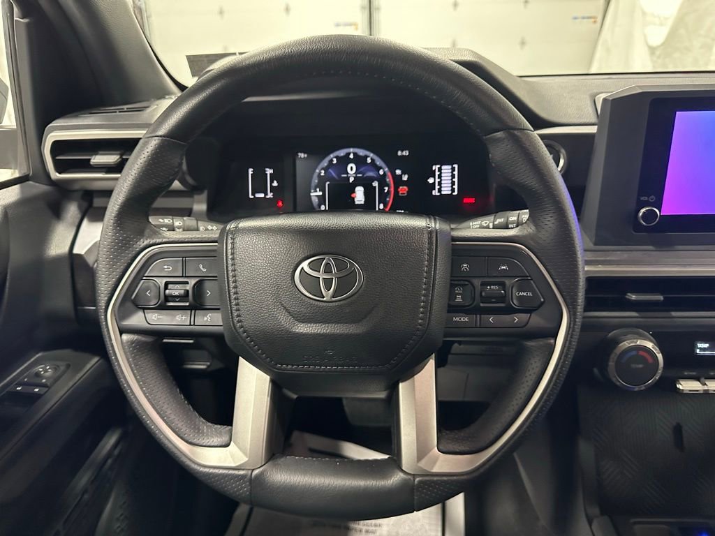 Used 2025 Toyota 4Runner SR5 AWD/4WD image 18