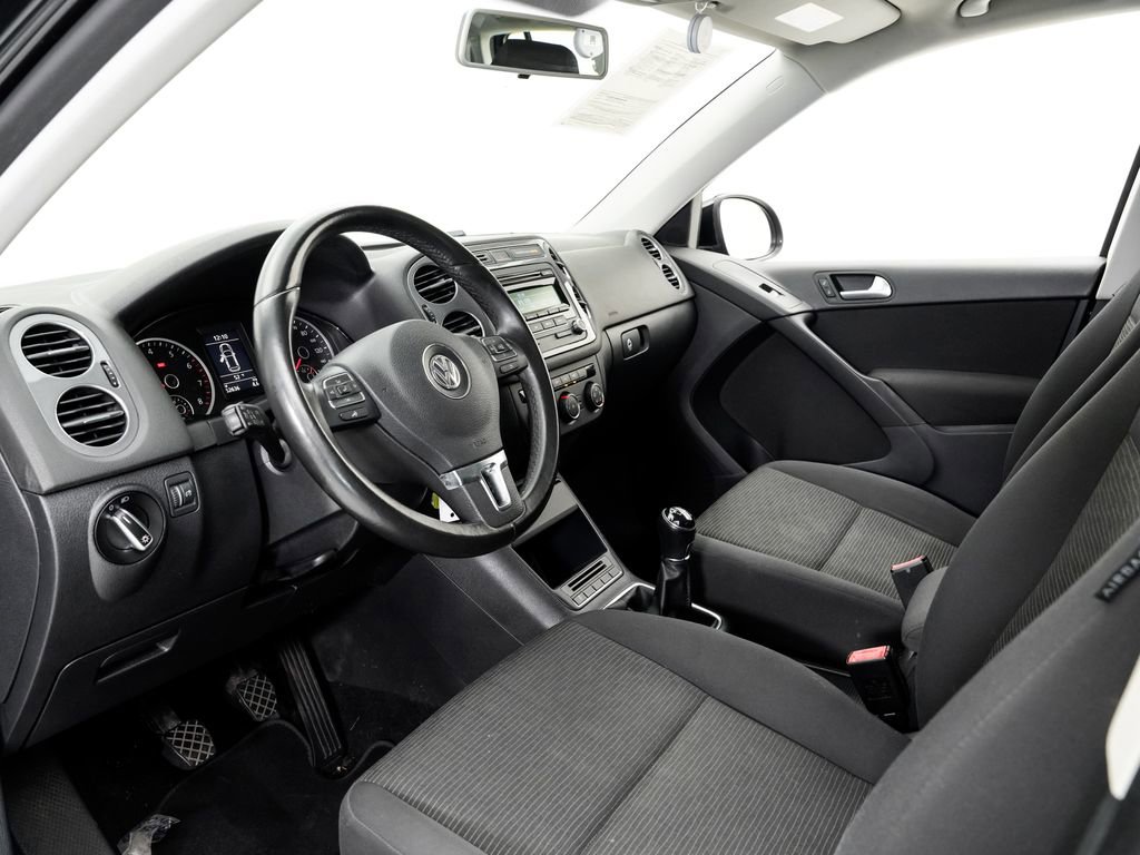 Used 2013 Volkswagen Tiguan S image 4