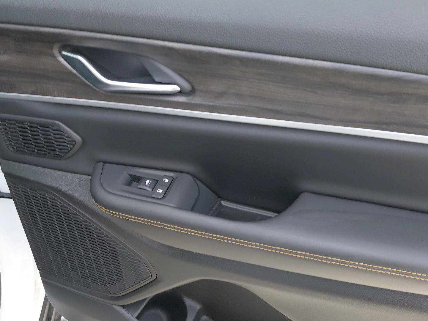 New 2026 Jeep Grand Cherokee L Limited AWD/4WD image 17