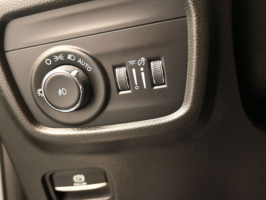 Used 2023 Jeep Grand Cherokee Overland image 24