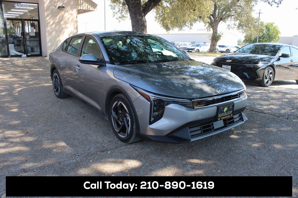 Certified 2025 Kia K4 EX image 1