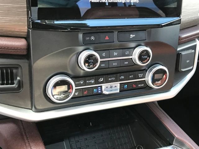 Used 2024 Ford Expedition Limited image 11