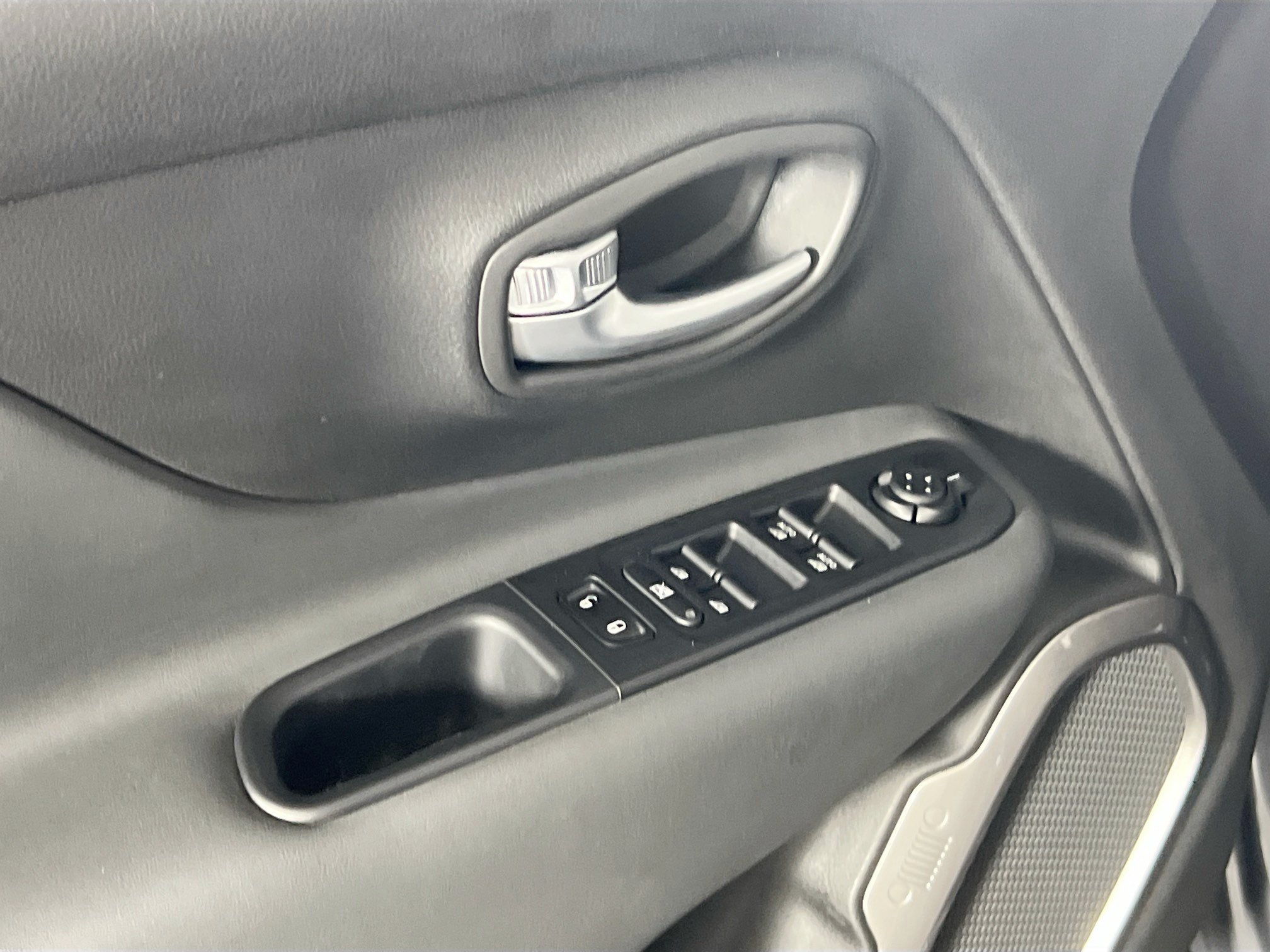 Used 2022 Jeep Renegade Latitude AWD/4WD image 18